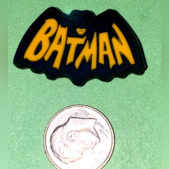 (10 for $15) Batman Logo Crocs Shoe Charms - Picture 1 of 1